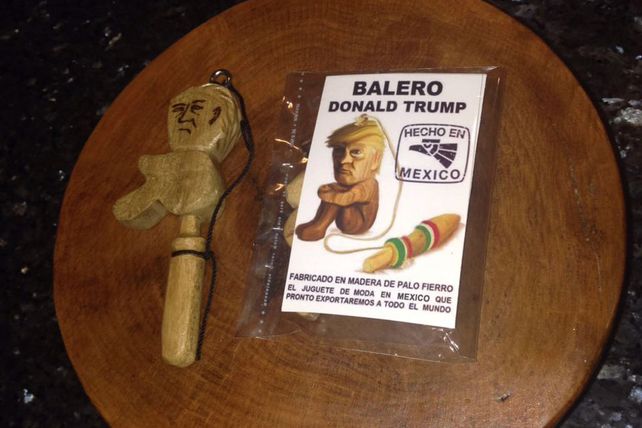 Venden un curioso balero con la cara de Trump en rechazo al muro entre México y Estados Unidos