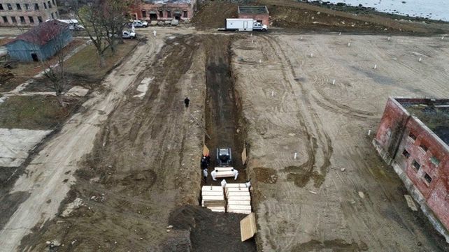 Bronx. Los cajones apilados al lado de la prisión de Hart Island.