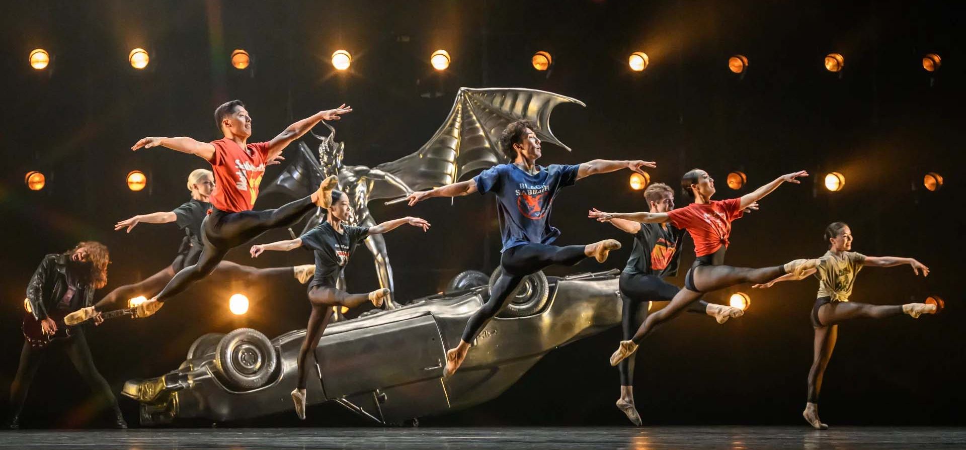 Bailarines participan en un ensayo general de Black Sabbath - The Ballet, Birmingham, Inglaterra. Fotografía: Katja Ogrin/Getty Images Bailarines participan en un ensayo general de Black Sabbath - The Ballet, Birmingham, Inglaterra. Fotografía: Katja Ogrin/Getty Images