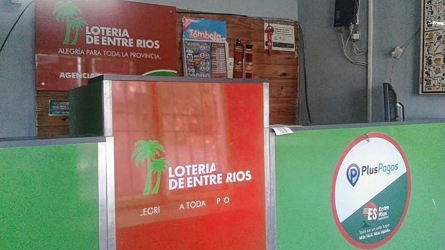 El deliencuente había dejado encerrada en el baño a la empleada de la agencia.