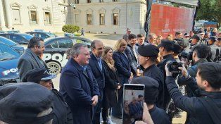 El senador Michlig acompañó al Gobernador Maximiliano Pullaro en la presentación de 30 nuevos patrulleros