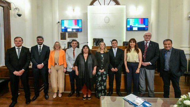 Juraron los nuevos senadores y eligieron a las autoridades