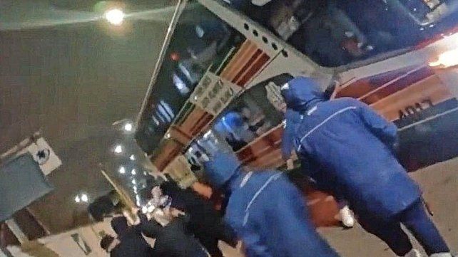 Jugadores de Quilmes fueron agredidos y amenazados por los barrabravas tras perder con Los Andes