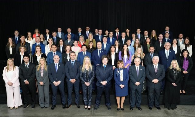 Javier Milei y los candidatos de La Libertad Avanza para los comicios de octubre.