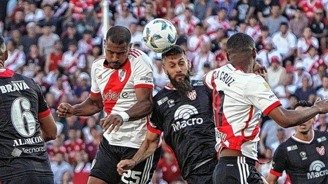 River Plate empató con Instituto y clasificó como segundo.