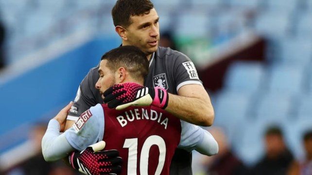 El Dibu Martínez va por su quinto título con clubes.