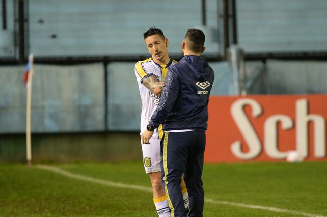 En el último partido Tevez decidió darle pista a Damián Martínez.