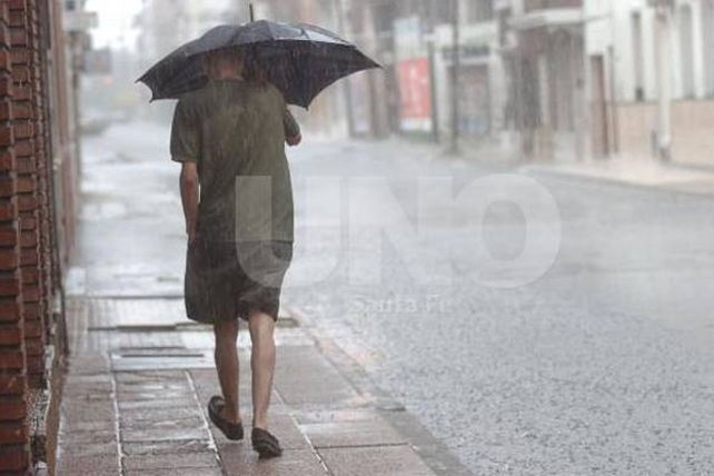 Llegó la lluvia y renovaron el alerta por probables tormentas fuertes para la región