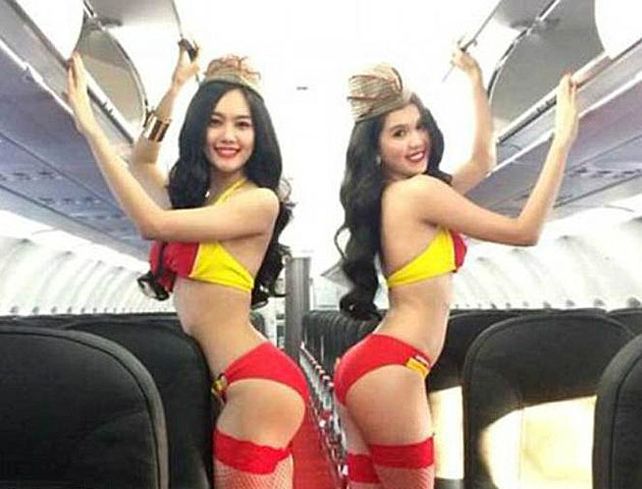 Revuelo en una aerolínea que desvistió a las azafatas para atraer más pasajeros