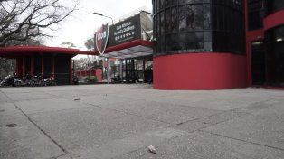 El gobierno provincial avaló el ingreso de la policía en Newells: Lo mejor es que no tiren piedras