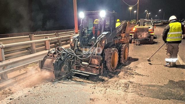 Ruta 168. Continúan trabajos de reparación de juntas en puentes aliviadores entre La Guardia y El Pozo.