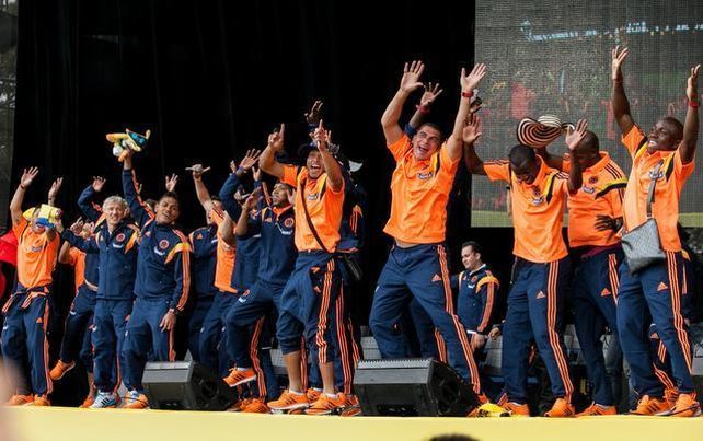 Pekerman y la selección de Colombia fueron recibidos como héroes