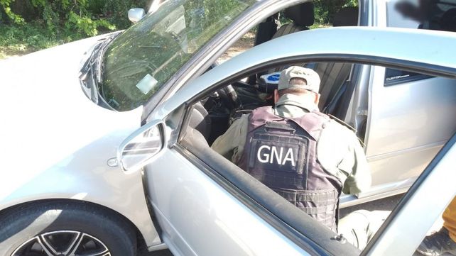 Lo detienen en la ruta 33 a bordo de un auto con una pistola y municiones