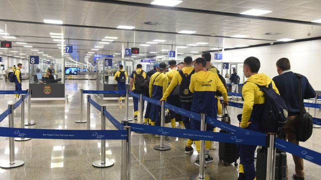 Trámites de aduana de los jugadores de Central al llegar a Fortaleza. El miércoles