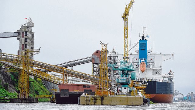 cambios. En 2018 bajó en número de buques de ultramar que ingresaron a los puertos pero creció el de barcazas.