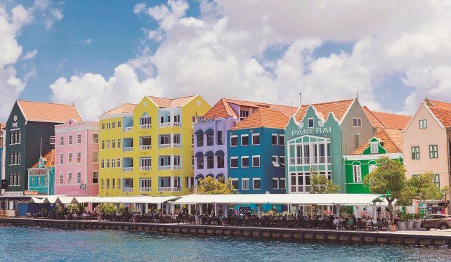 Curaçao es un lugar donde el Caribe se mezcla con alma europea y cada rincón invita a quedarse un poco más.