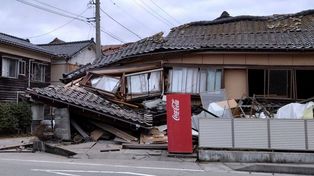 Un terremoto de 7.6 grados en Japón causó derrumbres y dejó a más de 35000 hogares sin luz.