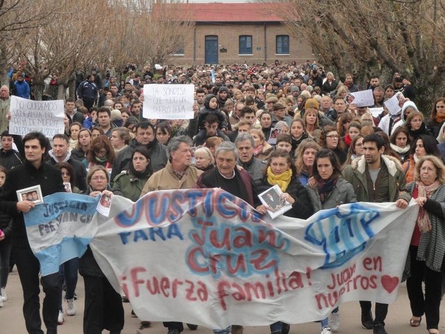 Miles de vecinos de Murphy y de la región, marcharon por las calles del pueblo exigiendo justicia. Fue el 8 de julio de 2018.