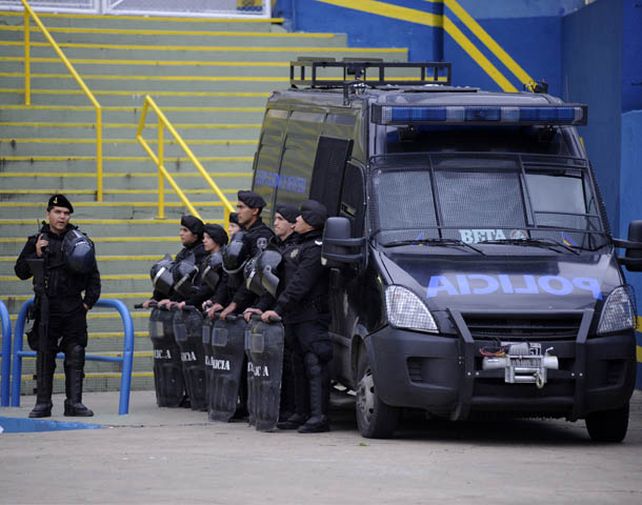 Clásico rosarino. El operativo de seguridad en el Gigante de Arroyito dejó como saldo cuatro personas detenidas.