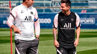Mauricio Pochettino y Lionel Messi, en el segundo entrenamiento del crack rosarino en el PSG.
