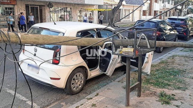 Una desgracia con fortuna. Lo que ocurrió en calle Francia al 3.100 cuando un mujer ingresaba al auto con su pequeña hija. Pude ser una tragedia.