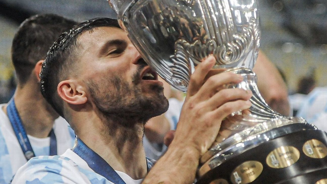 Kun Agüero, el futbolista más joven que debutó en primera en Argentina cumple 34 años