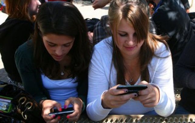 Además de chatear desde el teléfono