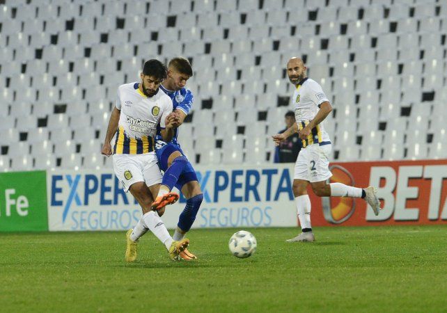 Facundo Mallo no aguantó los 90 minutos en Mendoza. Fue reemplazado en el final del encuentro.