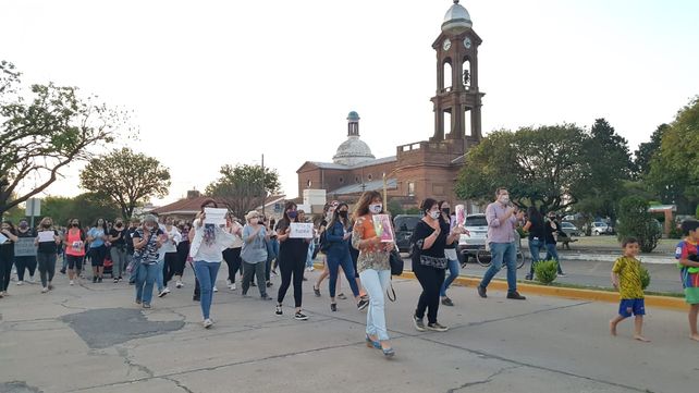 Un pueblo conmovido marchó y pidió justicia por el femicidio de Florencia