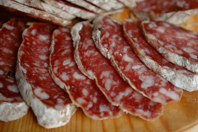 La Assal prohibió el Salame Tipo Casero “Sutera”