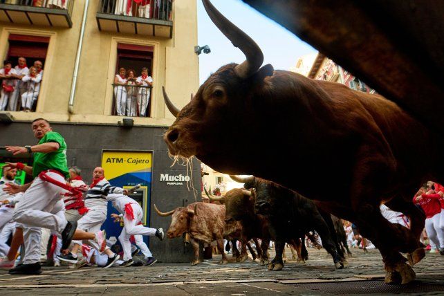 Una ínfima minoría de mujeres corre con los toros en San Fermín