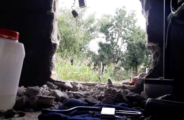 Después de hacer un boquete se llevaron un vehículo y varias cosas del lugar.&nbsp;