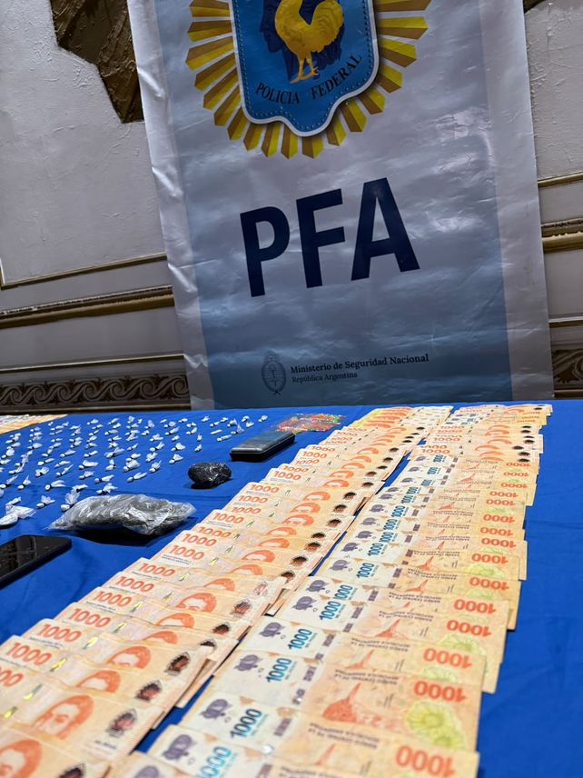 Parte de lo secustrado a la banda 