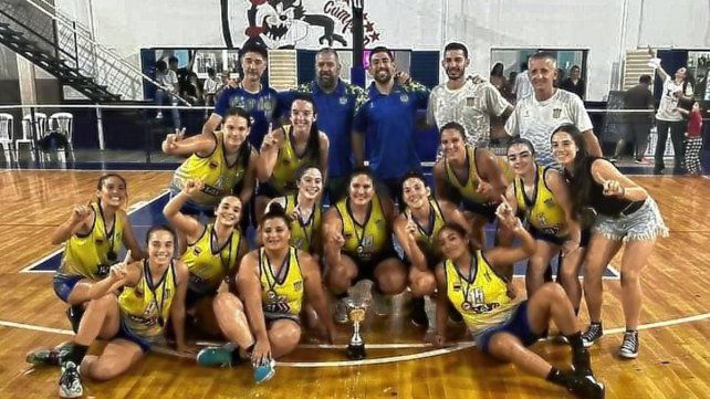 Paracao festejó ante su gente.