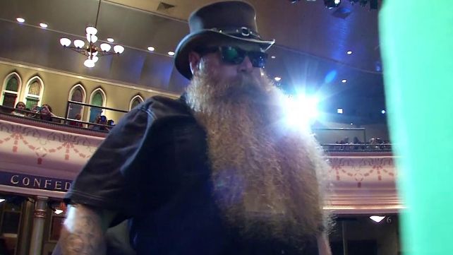 Barbas, bigotes y tatuajes en la convención internacional de Bucarest