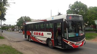 El colectivo quedó detenido en avenida Zanni.&nbsp;