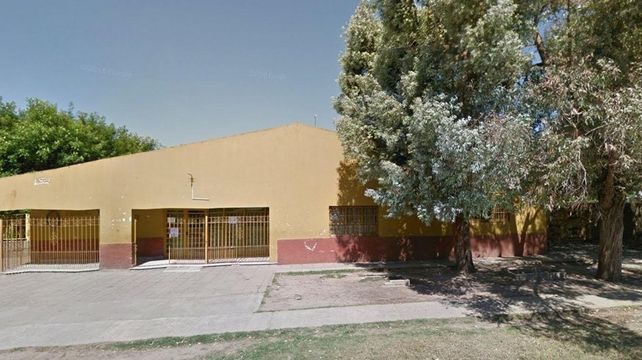 La raptaron frente a su colegio y la violaron en un descampado