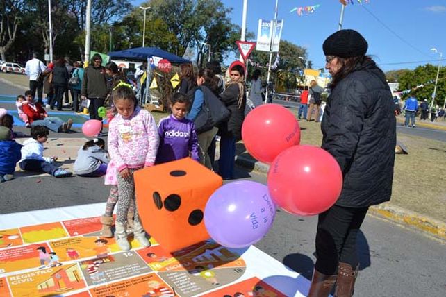 El festejo por el Día de las Niñas y los Niños congregó a cientos de chicos en el Puerto Nuevo