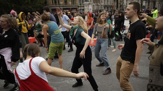 Manifestantes en Londres piden acciones urgentes para contrarrestar el calentamiento global