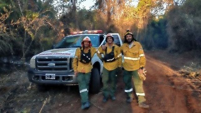 Dotaciones de bomberos de distintos cuarteles de Entre Ríos están luchando contra los incendios