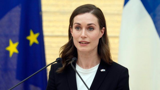 La primera ministra de Finlandia se disculpó por una foto inapropiada