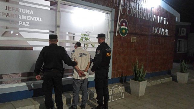 Un violento fue detenido en Bovril tras agredir a su pareja.