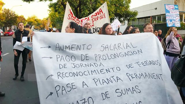 Trabajadores de salud de Paraná se movilizaron para reclamar recomposición salarial y condiciones laborales. Las notas elevadas al ministro de Salud.