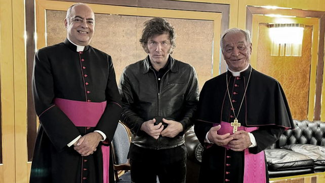 Javier Milei junto a los monseñores Guillermo Karcher y Francesco Canalini.&nbsp;