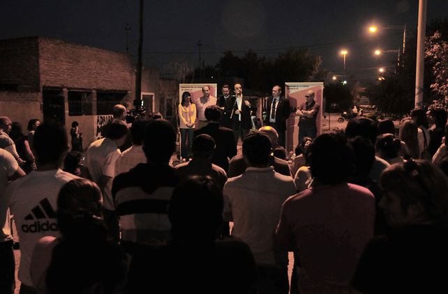 Se inauguraron 100 columnas de iluminación para 4 barrios del oeste