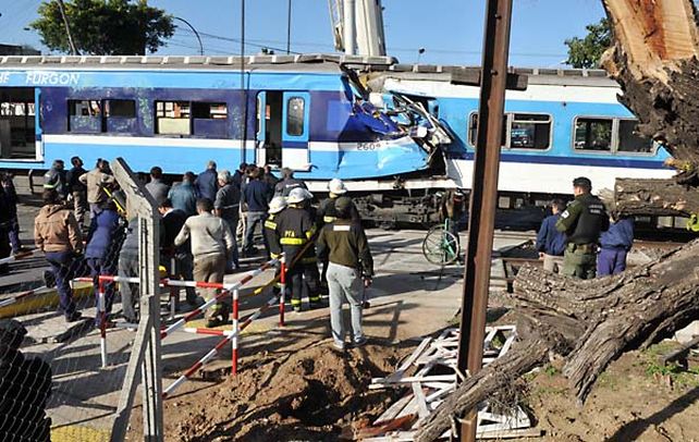 El día después. Ayer comenzaron las tareas de remoción de las formaciones que chocaron el jueves.