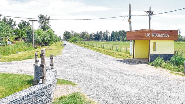 Los muchachos. El allanamiento a una casa quinta del Gran Rosario arrojó sorpresivas vinculaciones con un crimen.