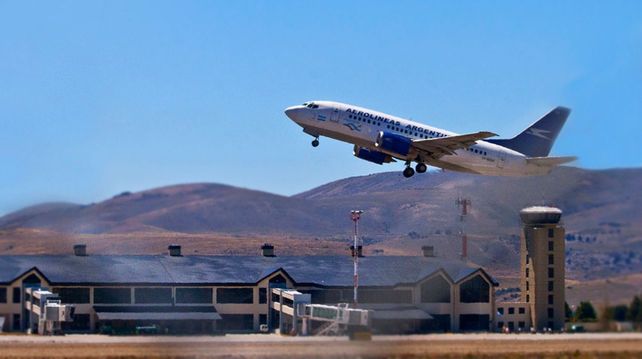 Una empresa de turismo de egresados se olvidó a un alumno en el aeropuerto de Bariloche.&nbsp;