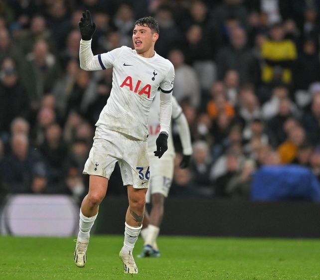 Cuando Central transfirió a Veliz a Tottenham formalizó la mejor venta en la historia del club de Arroyito.