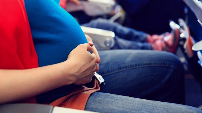 Si tu bebé nace en un avión ¿qué nacionalidad tiene?